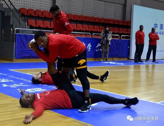 开云登录入口-排球赛场再起风云：嵩山风暴队守住胜果东海烈马队，脚步移动更到位主场山呼海啸的简单介绍